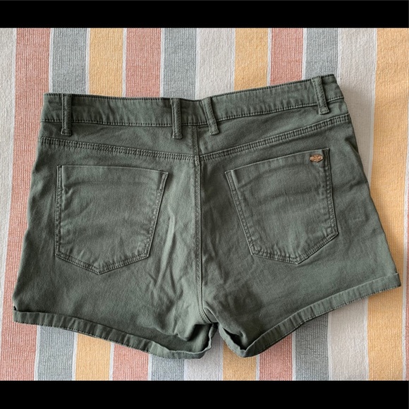 Short - Picture 2 of 3